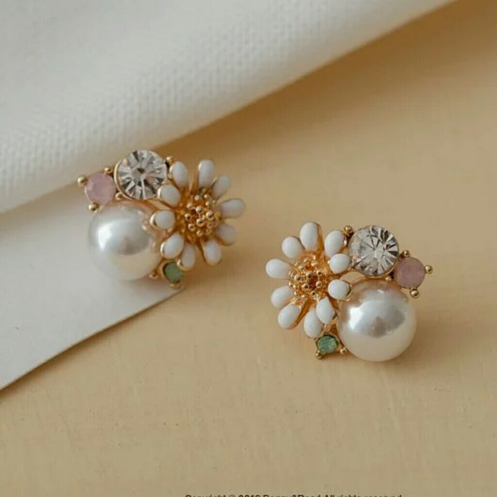 Spring Daisy Ear Studs - Picture 2 of 5
